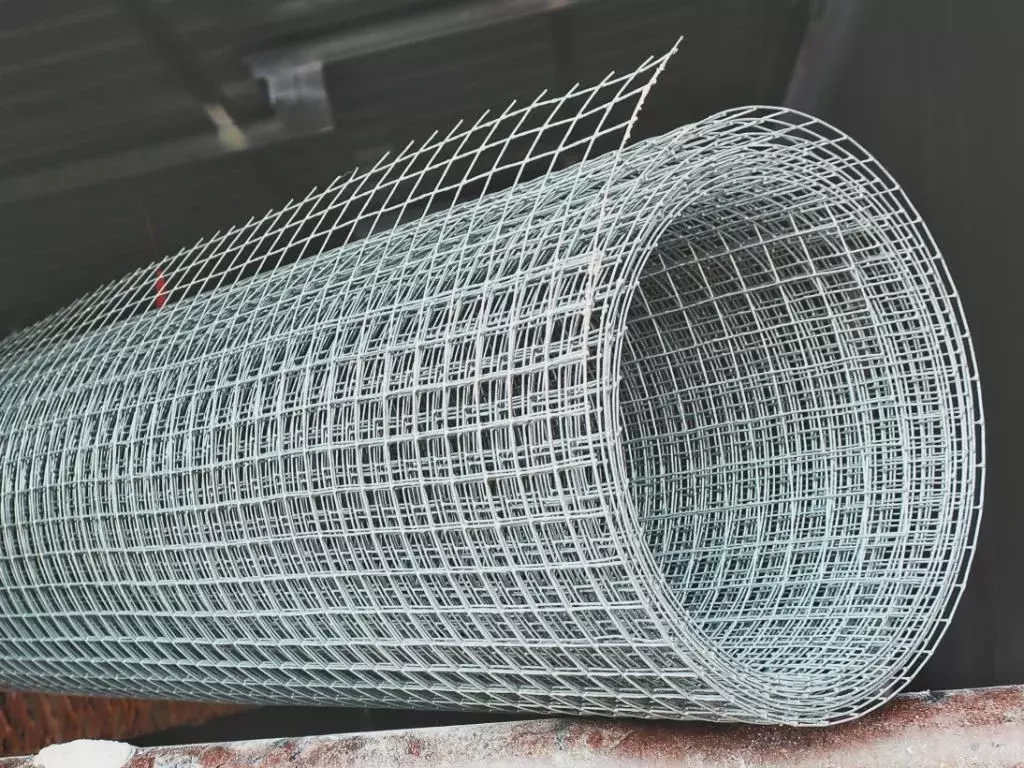 Сетка сварная оцинкованная 25x25x1.6 мм, в рулонах, размеры сетки: 1x50 м, вес 1 кв. м. 1.26 кг, цена за м2